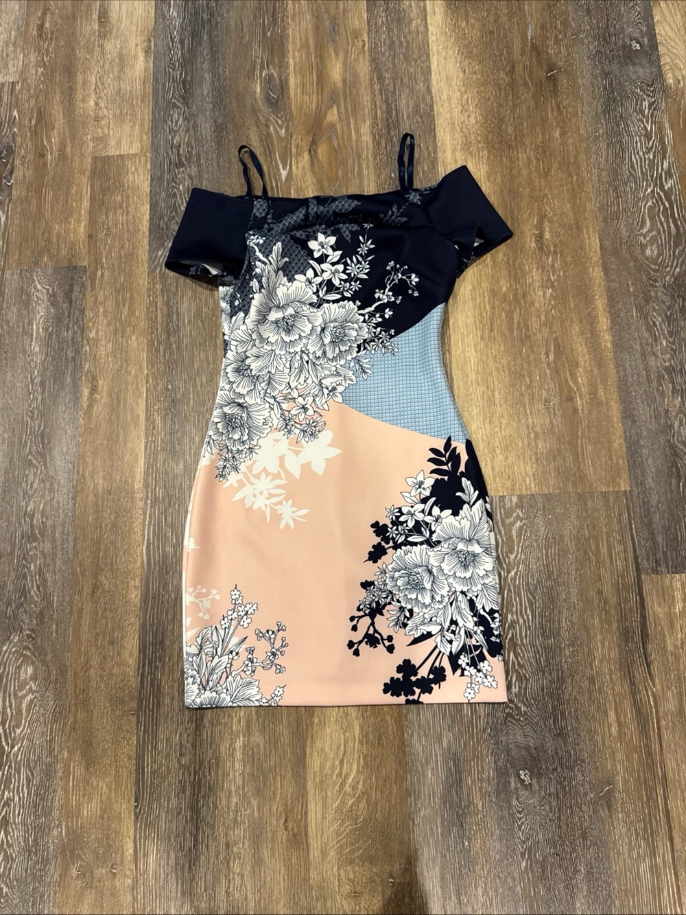 Guess Off-the-Shoulder Floral Panel Mini Dress in Navy and Cream - Picture 4 of 15